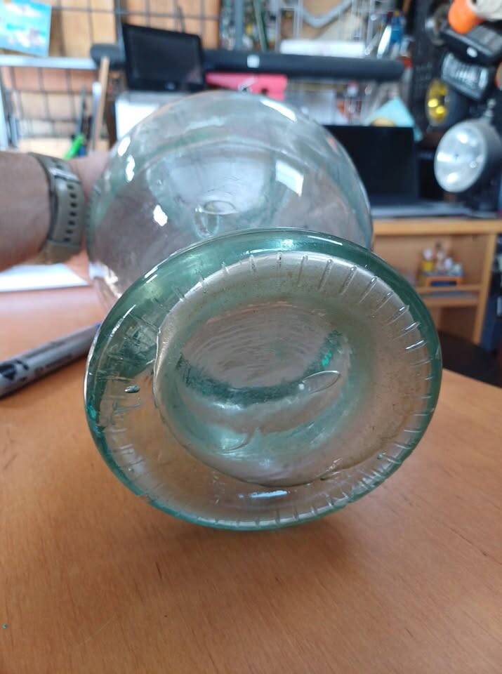 Grand vase massif en verre soufflé
