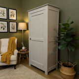 Petite armoire parisienne