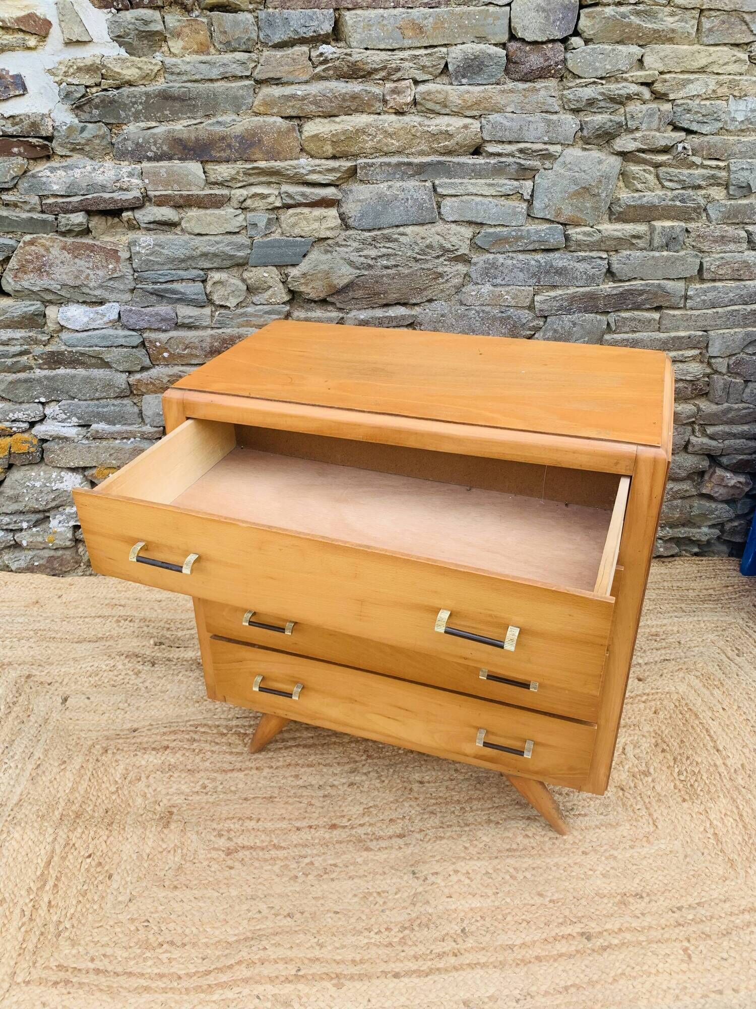 Vintage chest of drawers with 4 drawers from the 1960s.