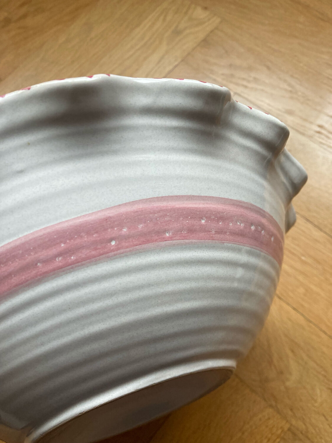 Fruit bowl decorated with coloured flowers