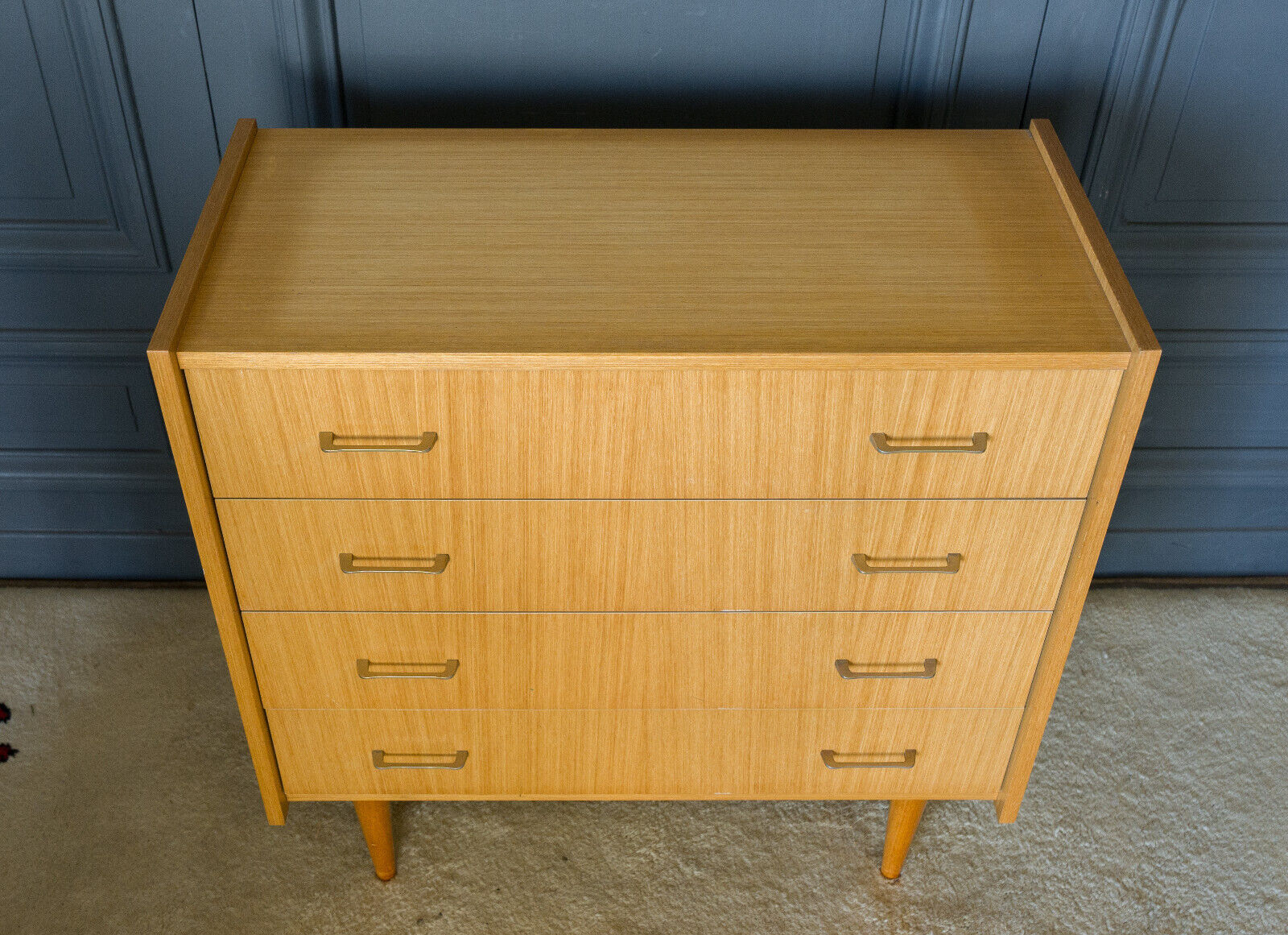 Light wood chest of drawers 4 drawers 1960 Spindle legs