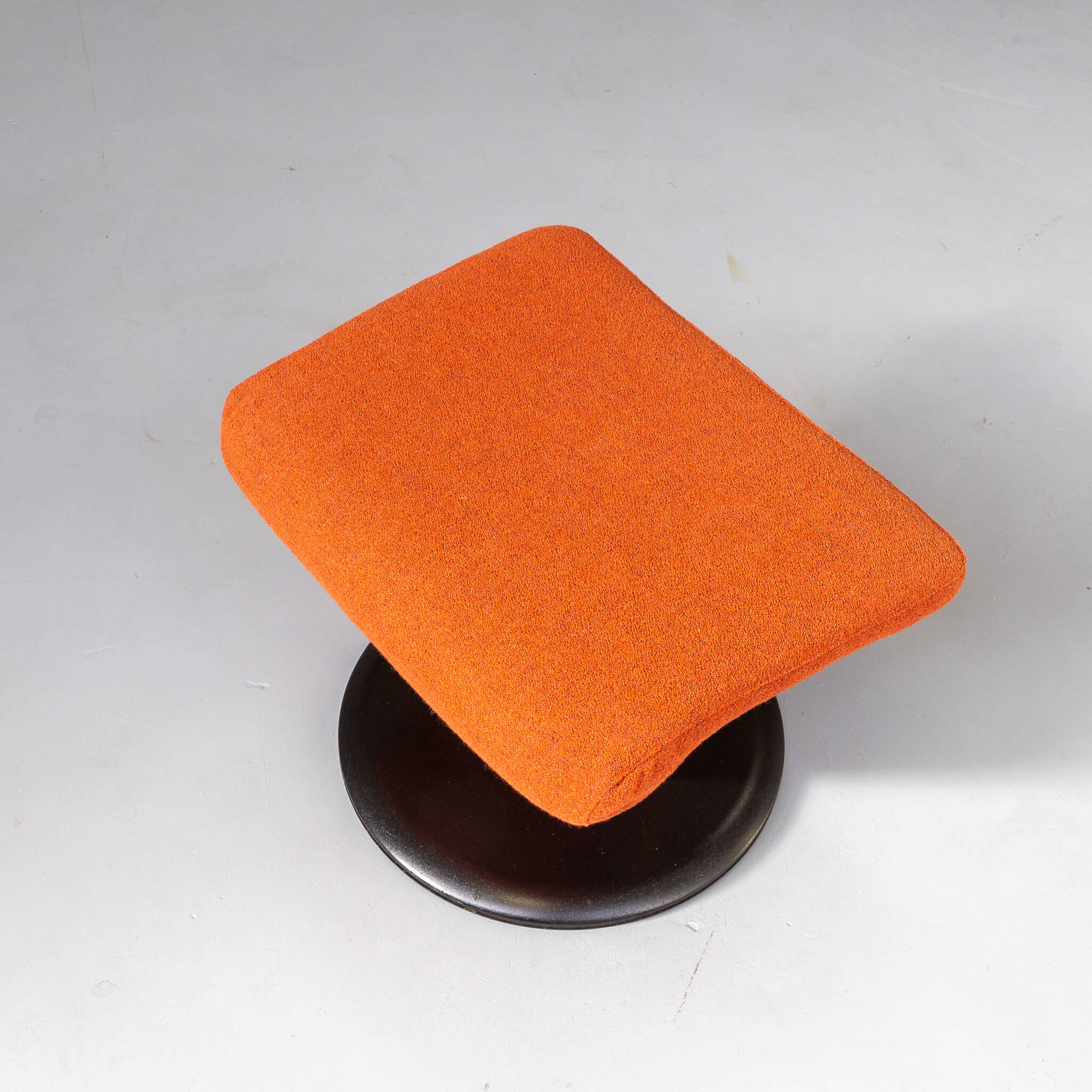 80s lounge fauteuil and ottoman for leolux