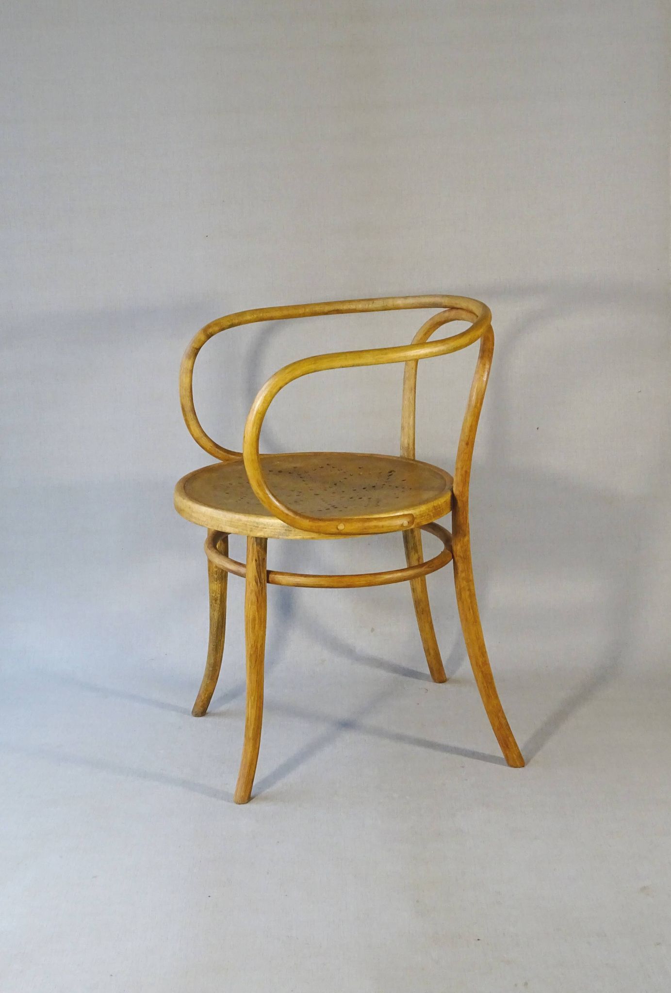 Thonet "Le Corbusier" armchair, circa 1905, star-shaped wooden seat