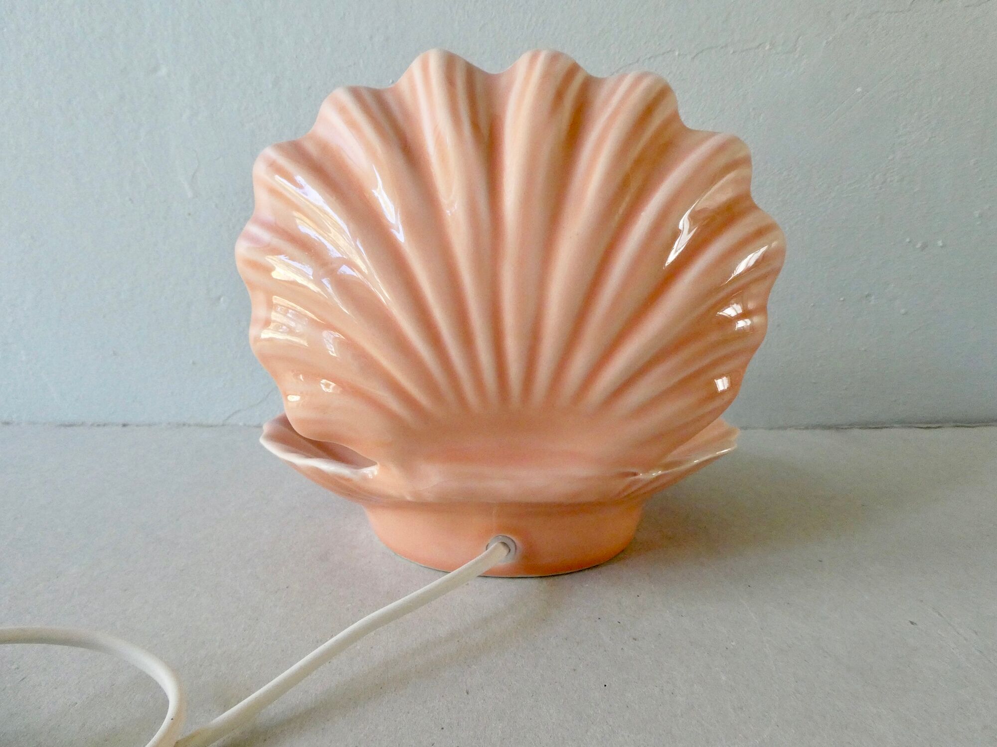 Ceramic shell lamp and 80s opaline lamp