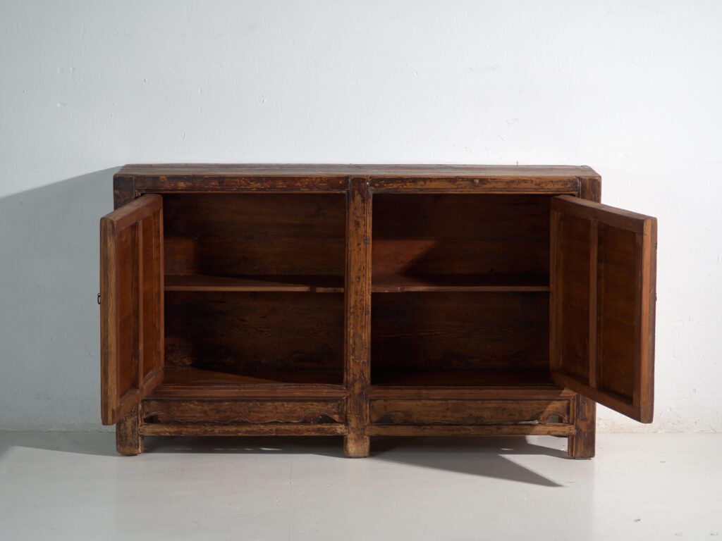Pine buffet with two doors and scalloped panels – China, circa 1950