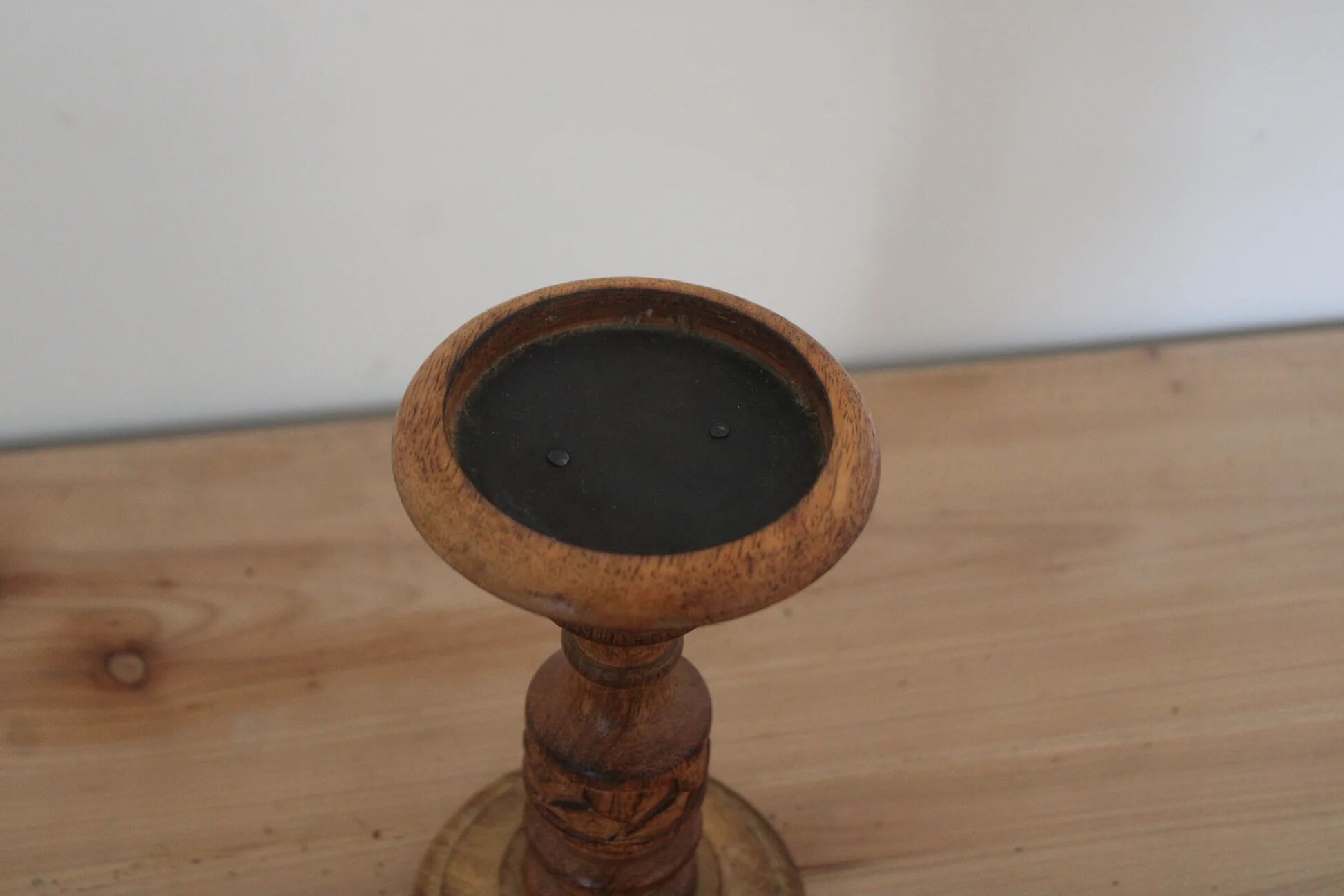 Turned and carved wooden candlestick with foliage decoration – H 20 cm