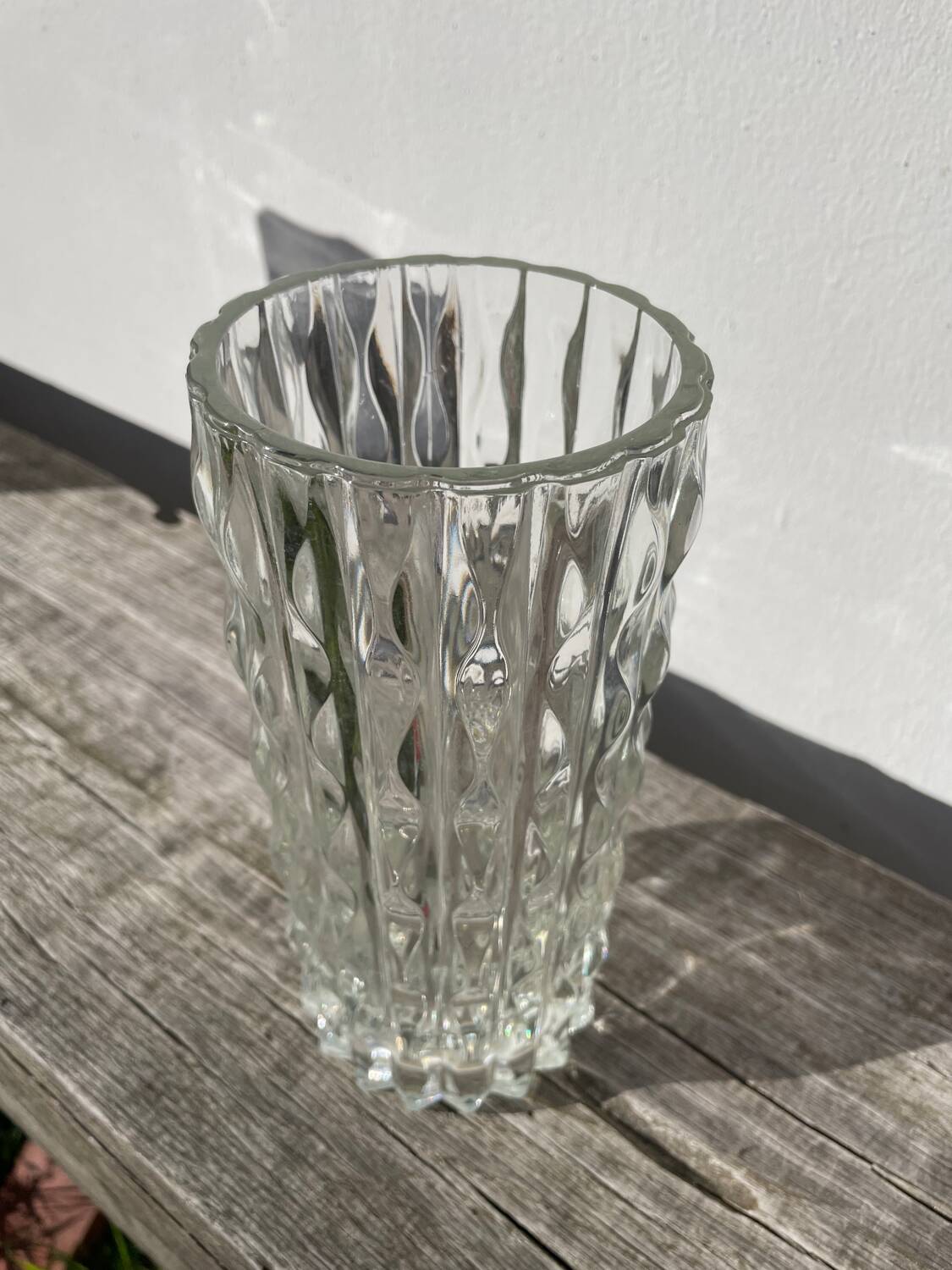 Vase en verre épais transparent
