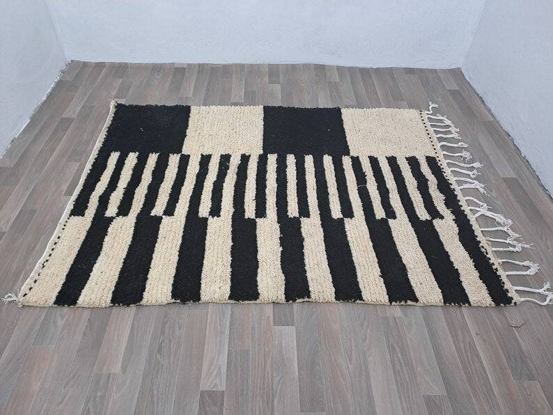 Tapis carré 2/2 fait main dnas mountains de l'atlas