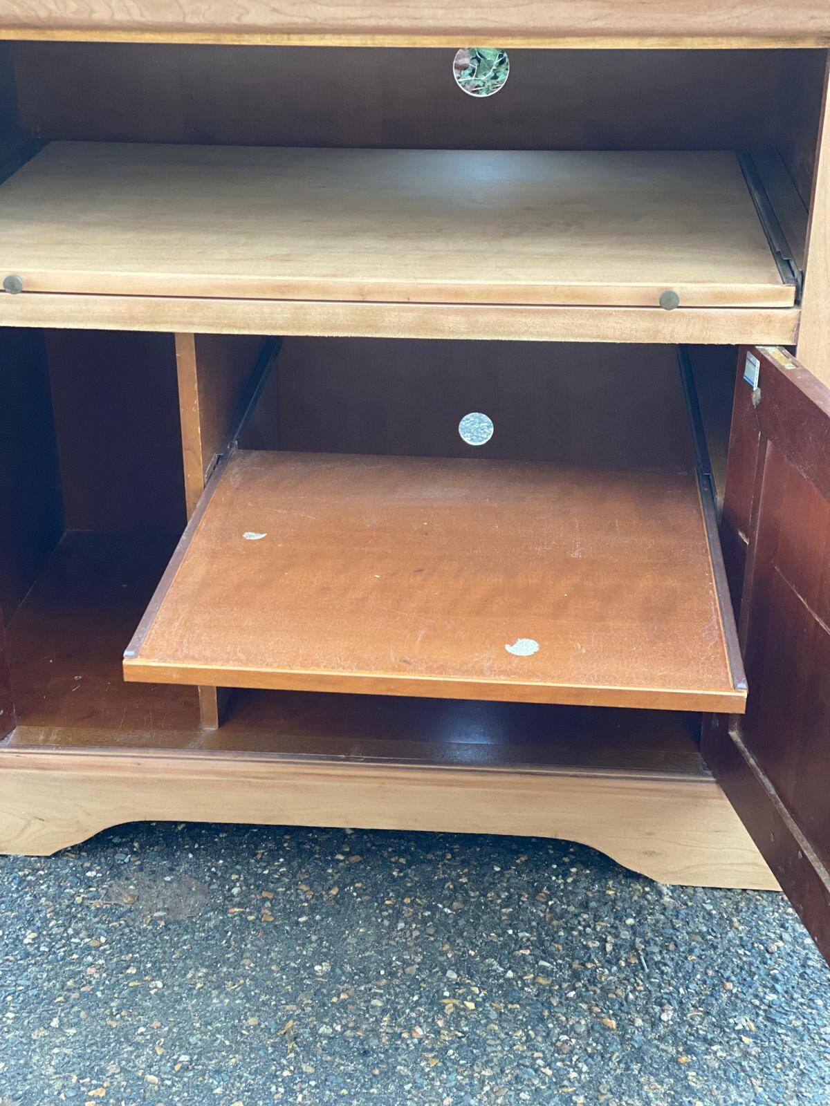 Buffet Louis Philippe deux portes meuble TV rénové en bois massif merisier brut