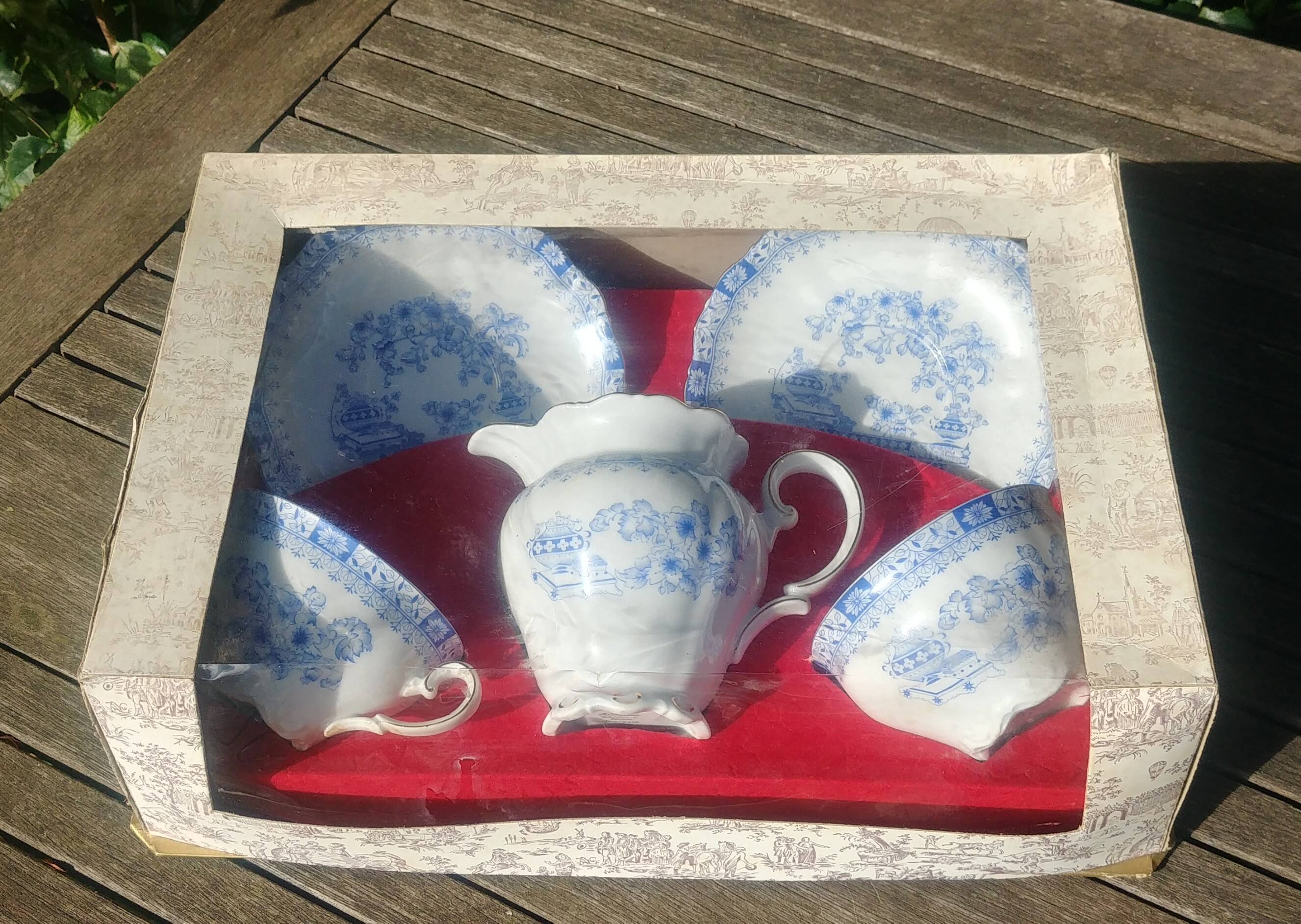 Porcelain tea set from the Seltmann weiden-E-Bavaria factory, new Theresia model