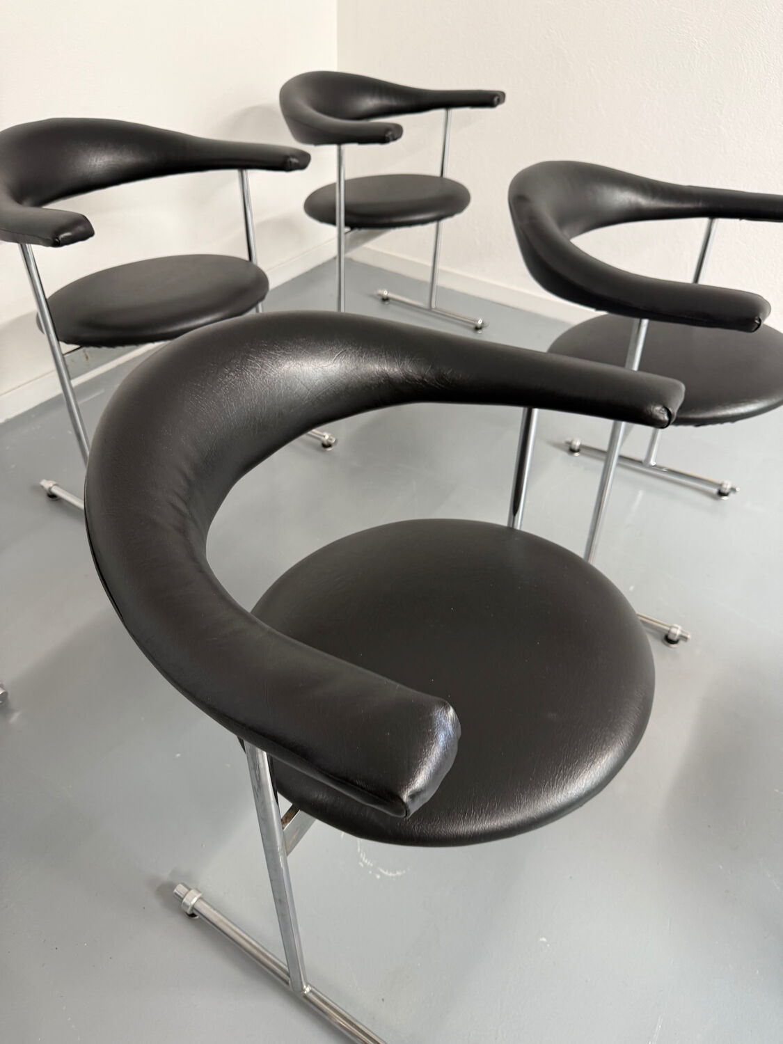 8 Airport Chairs Model 037 designed by Hans Kaufeld / Geoffrey Harcourt