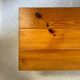 Table basse / banc en pin massif par Sven Larsson