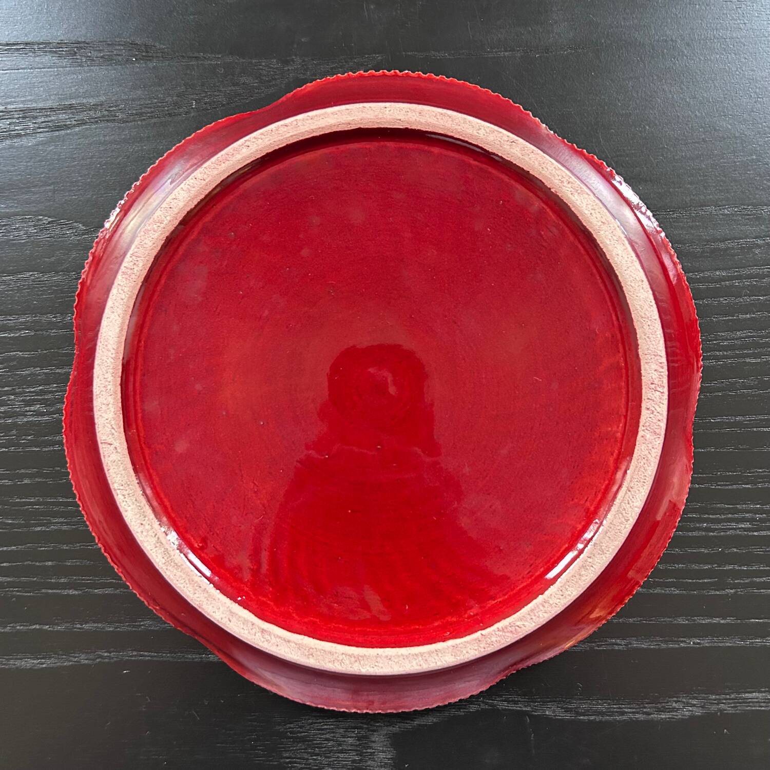 Red serrated plate