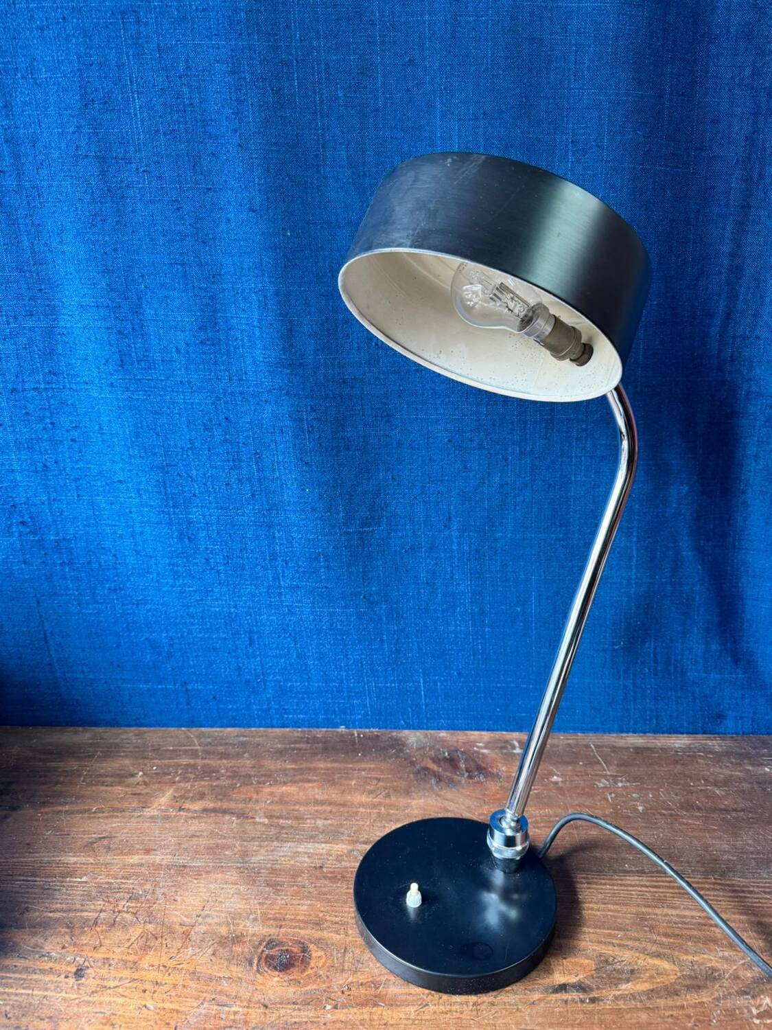 Vintage JUMO desk lamp, model 900. Circa 1960