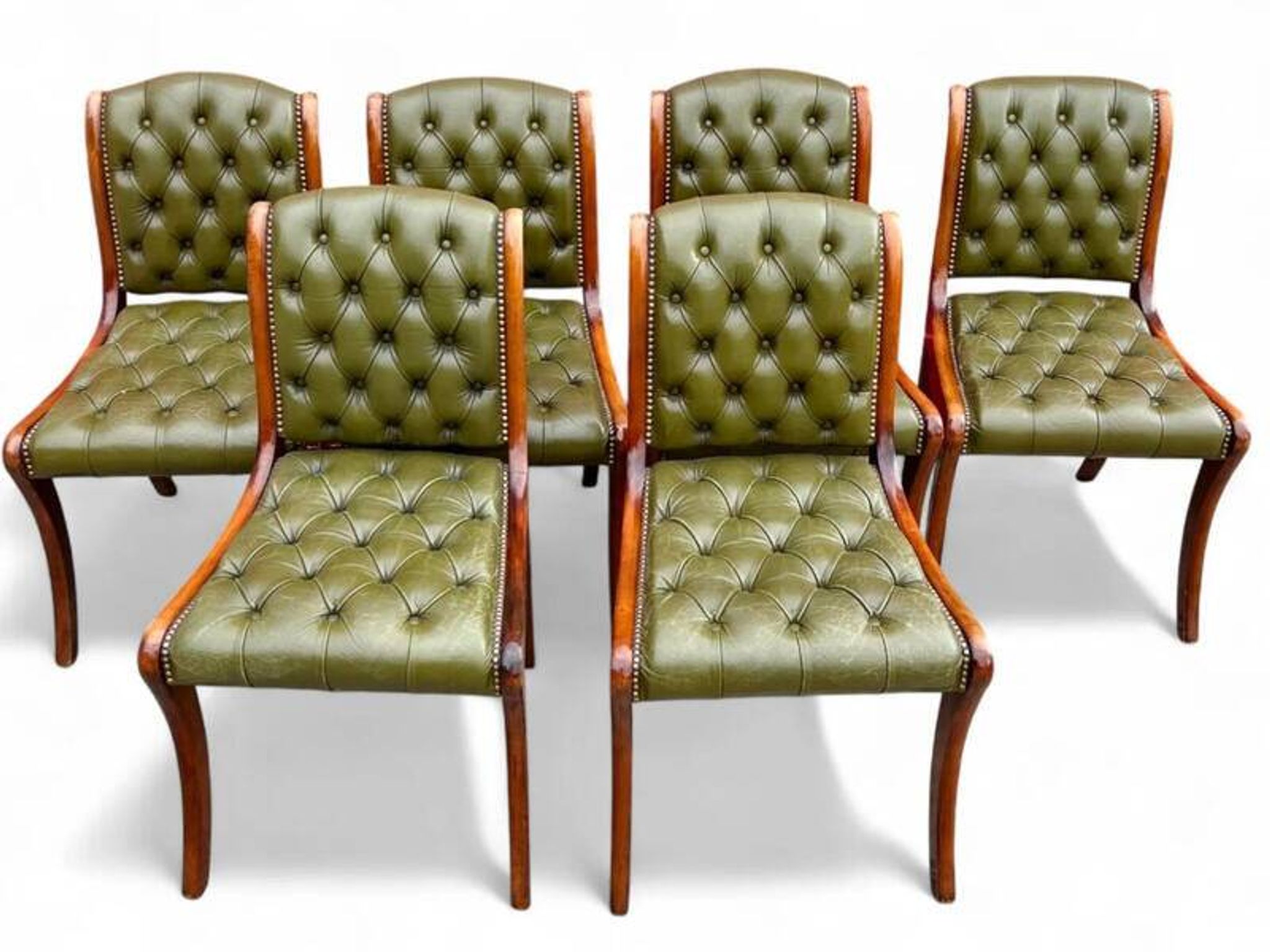 Suite de 6 chaises anglaise Cherterfield en cuir vert