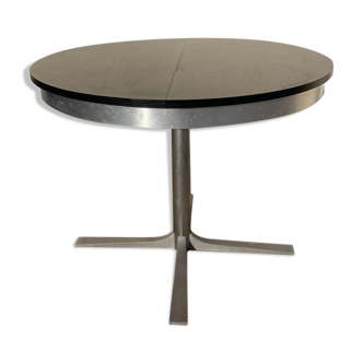 Round dining table with extension cord