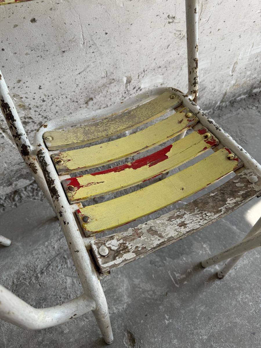 Vintage white metal and lacquered wood garden chairs from the 1970s — set of 3, multicoloured slats.