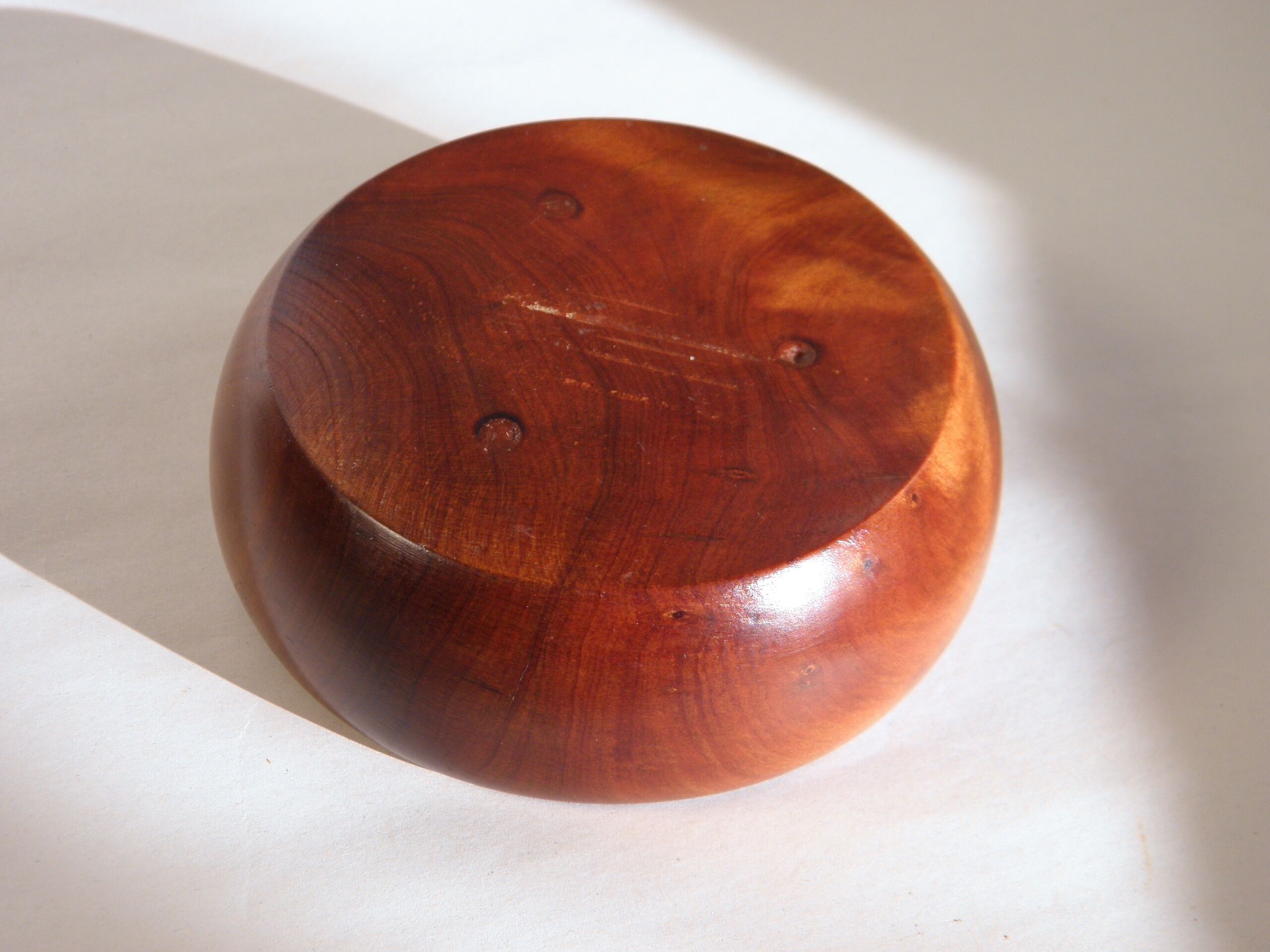 Empty-pocket cup in thuya magnifying glass 9 cm