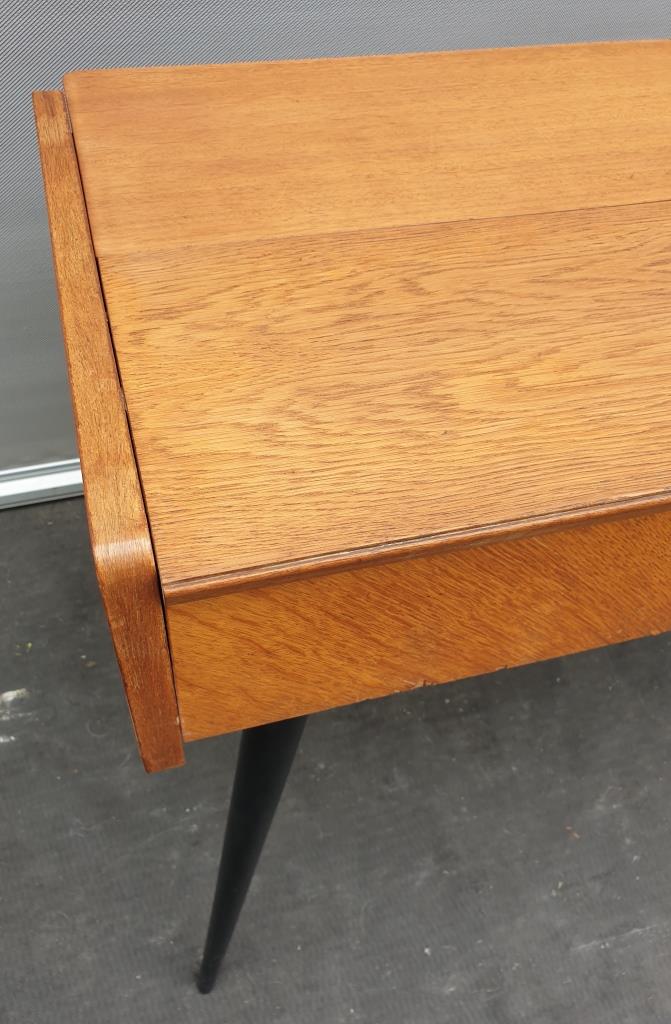 Console serves Singer Scandinavian design 1960