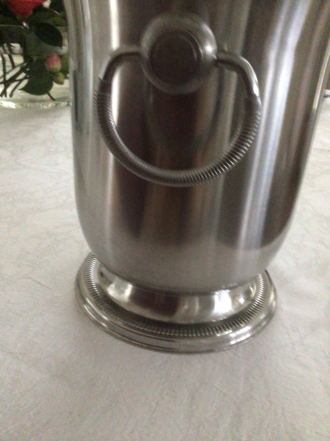 Metal champagne bucket
