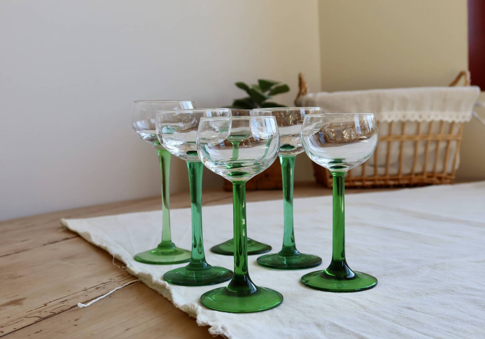 6 mismatched vintage Alsace wine glasses – Green stems