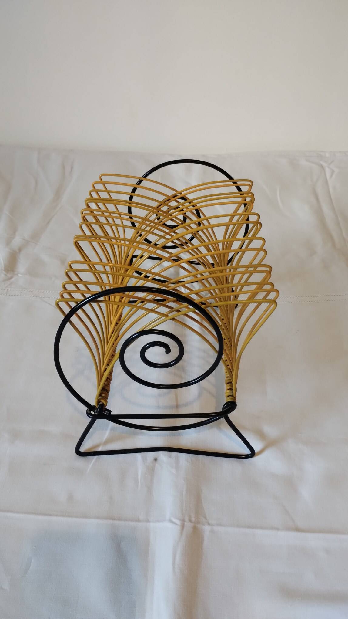 Magazine rack / vintage vinyl