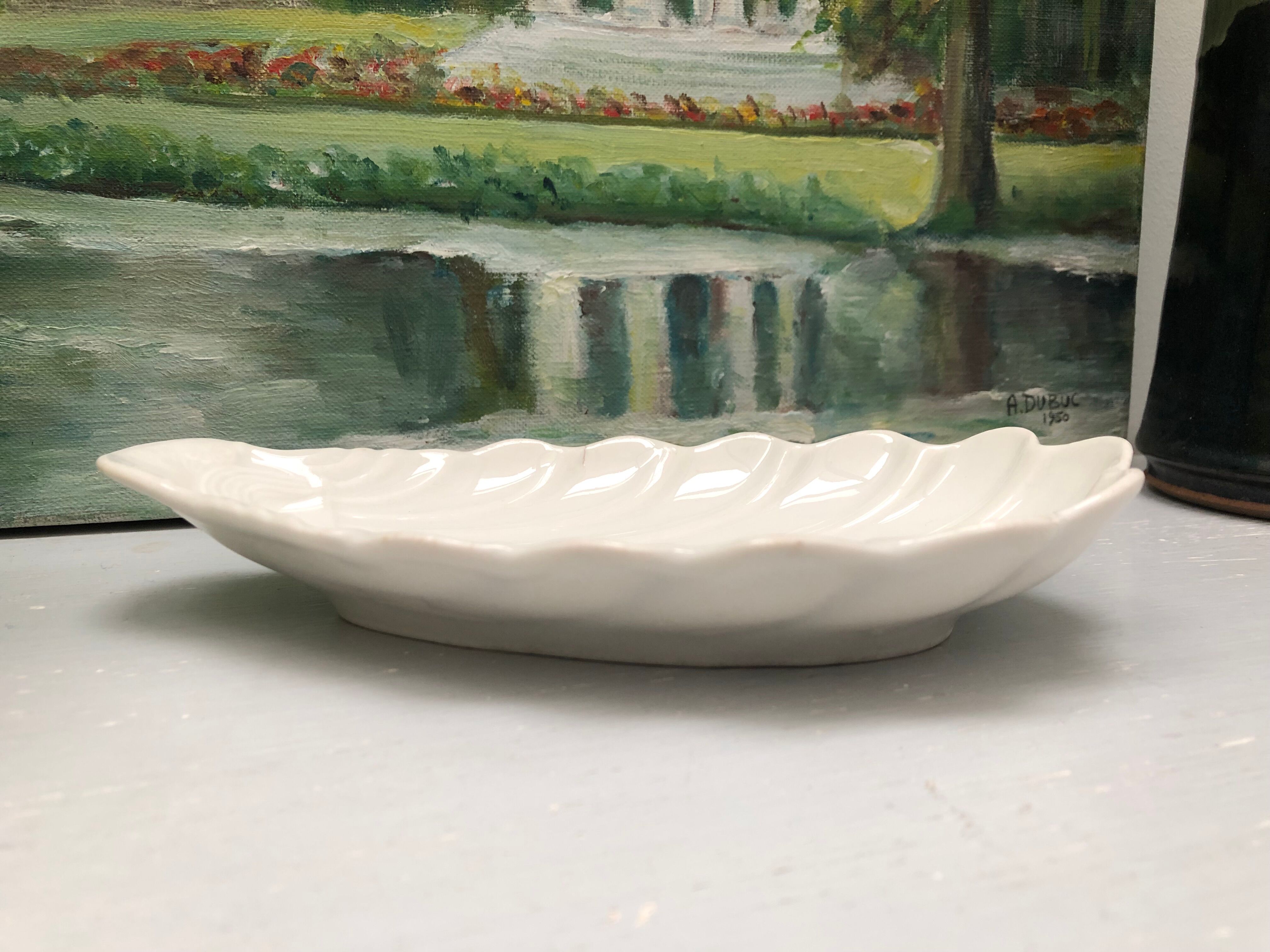 Trinket bowl in antique porcelain, shell-shaped