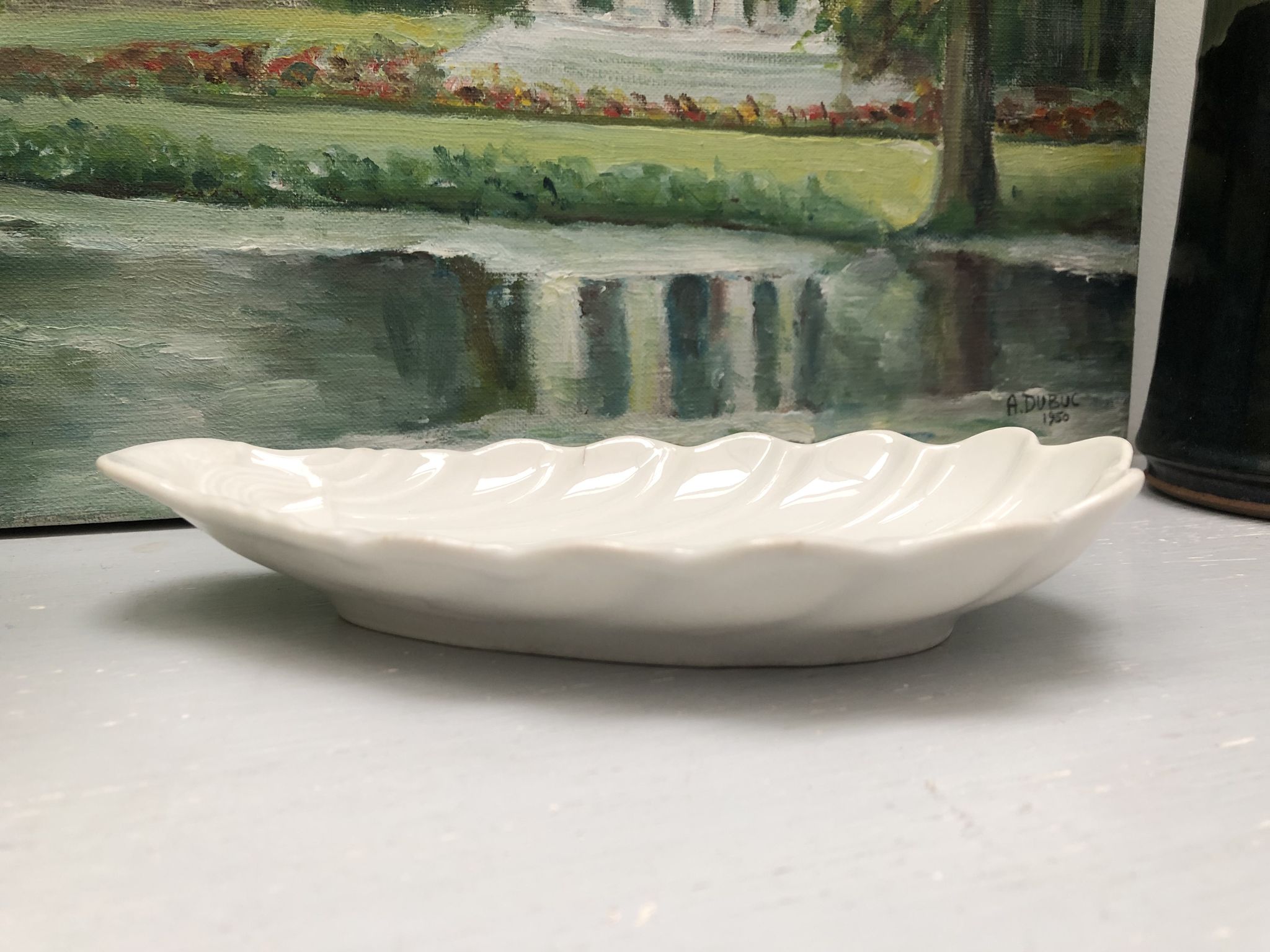 Trinket bowl in antique porcelain, shell-shaped