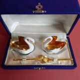 Salt and pepper shaker set