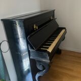 Piano droit noir