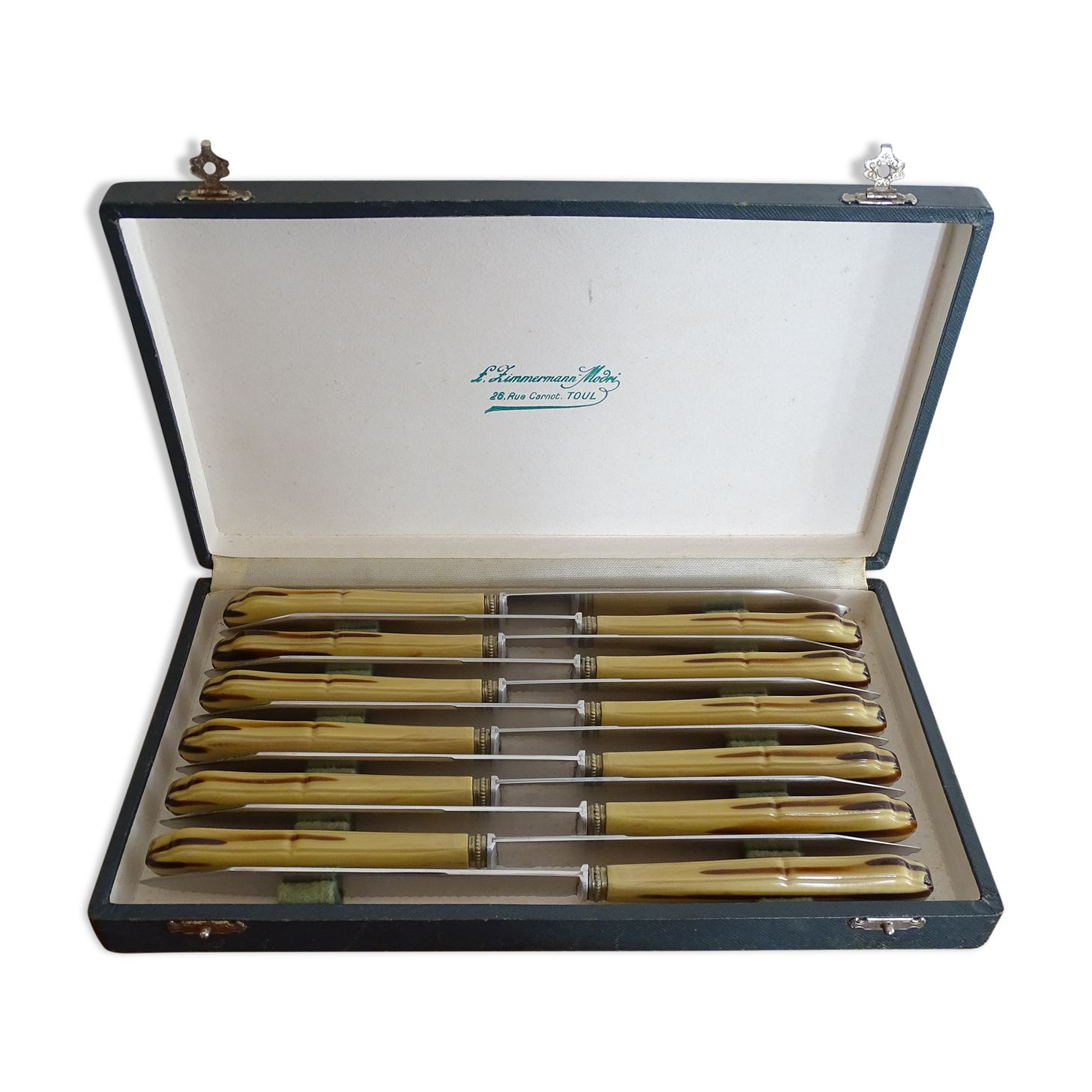 12 Art Deco knives stainless steel and bone 1930 in case