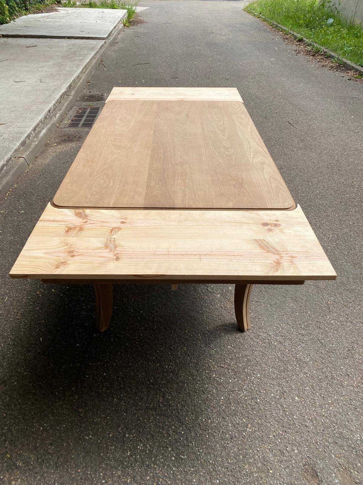 Renovated Art Deco extendable dining table in solid oak and pine from the 1960s.