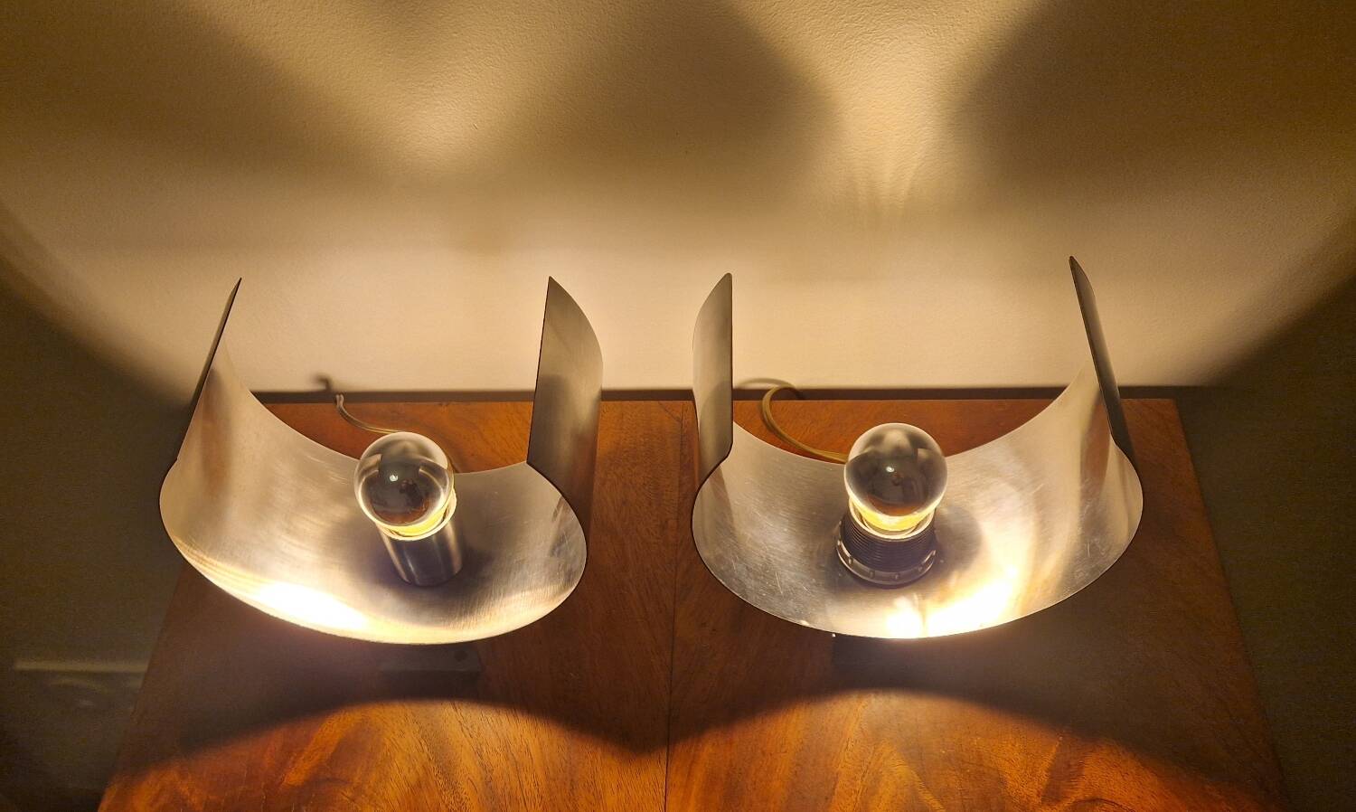 Pair of sculptural lamps in brushed metal – Design by Philippe Rogier