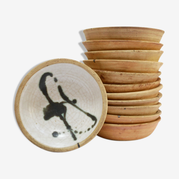Série de 12 assiettes creuses vintage en grès par Madeleine Brault pour la Poterie de la Colombe