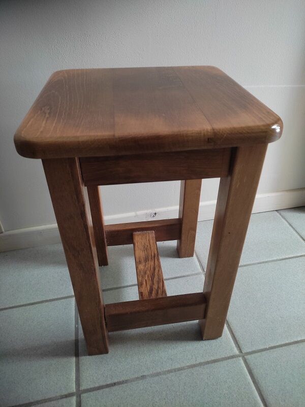 Varnished solid wood stool dp 1022701