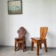 Paire de chaises brutalistes savoyardes en pin