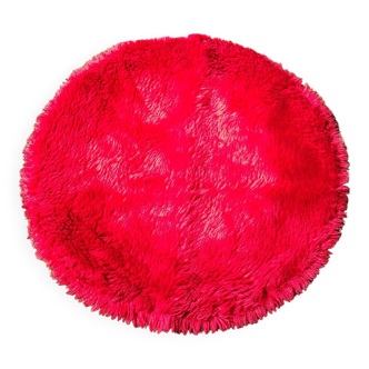 Petit tapis moumoute rouge années 70