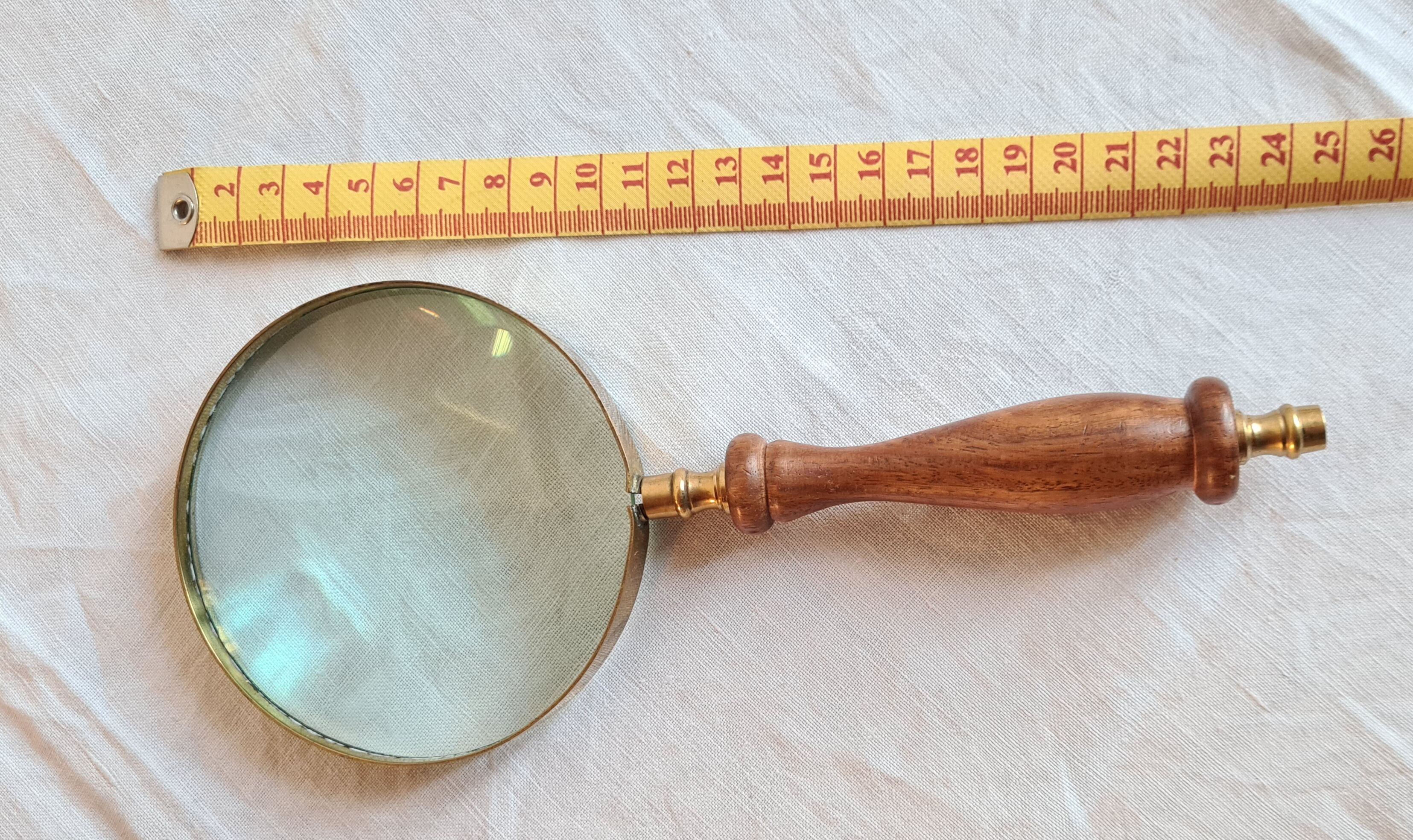 Loupé old wood and brass