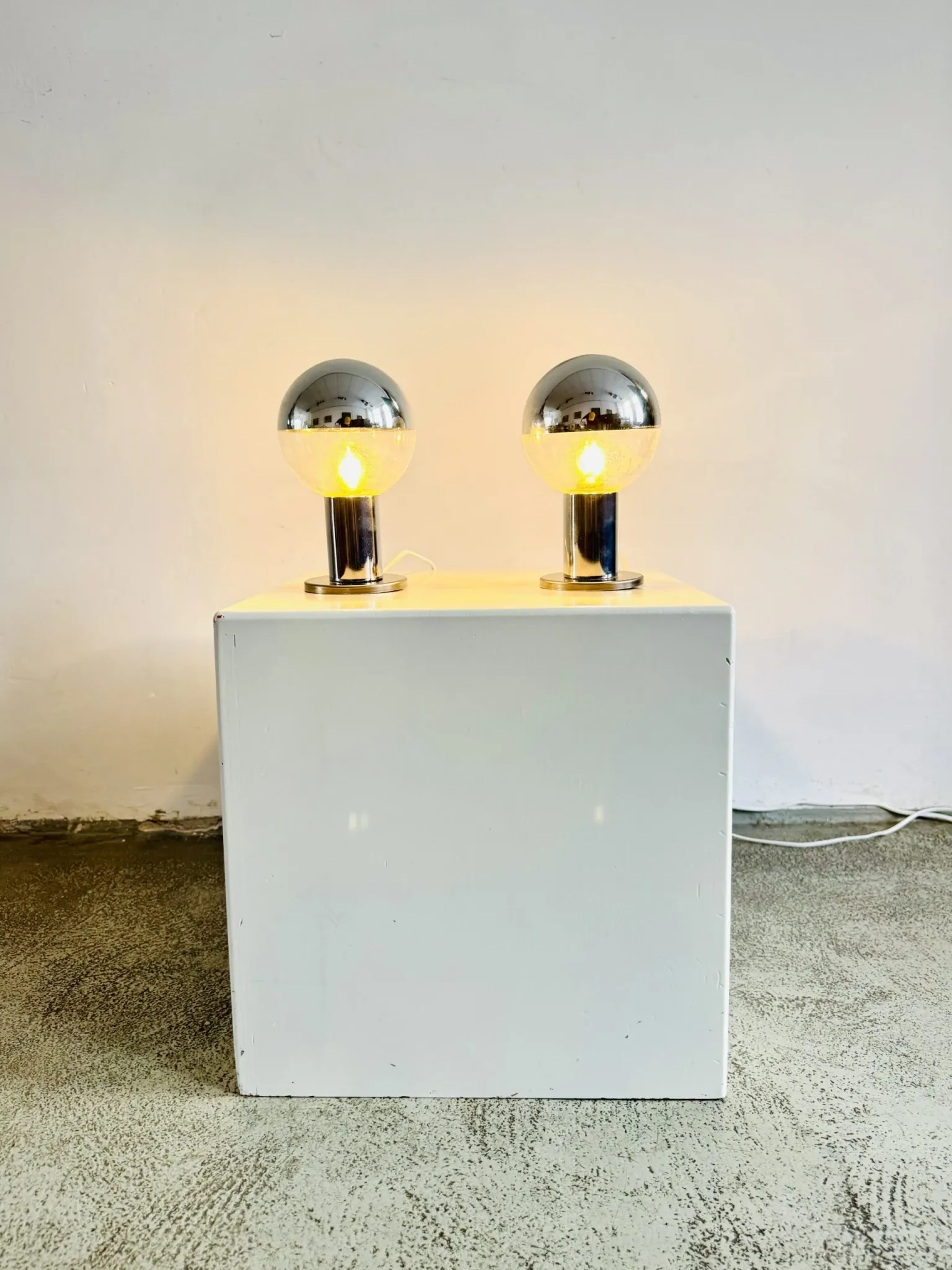 Lampe de table chromée par Motoko Ishii pour Staff Leuchten, Allemagne, années 1970.