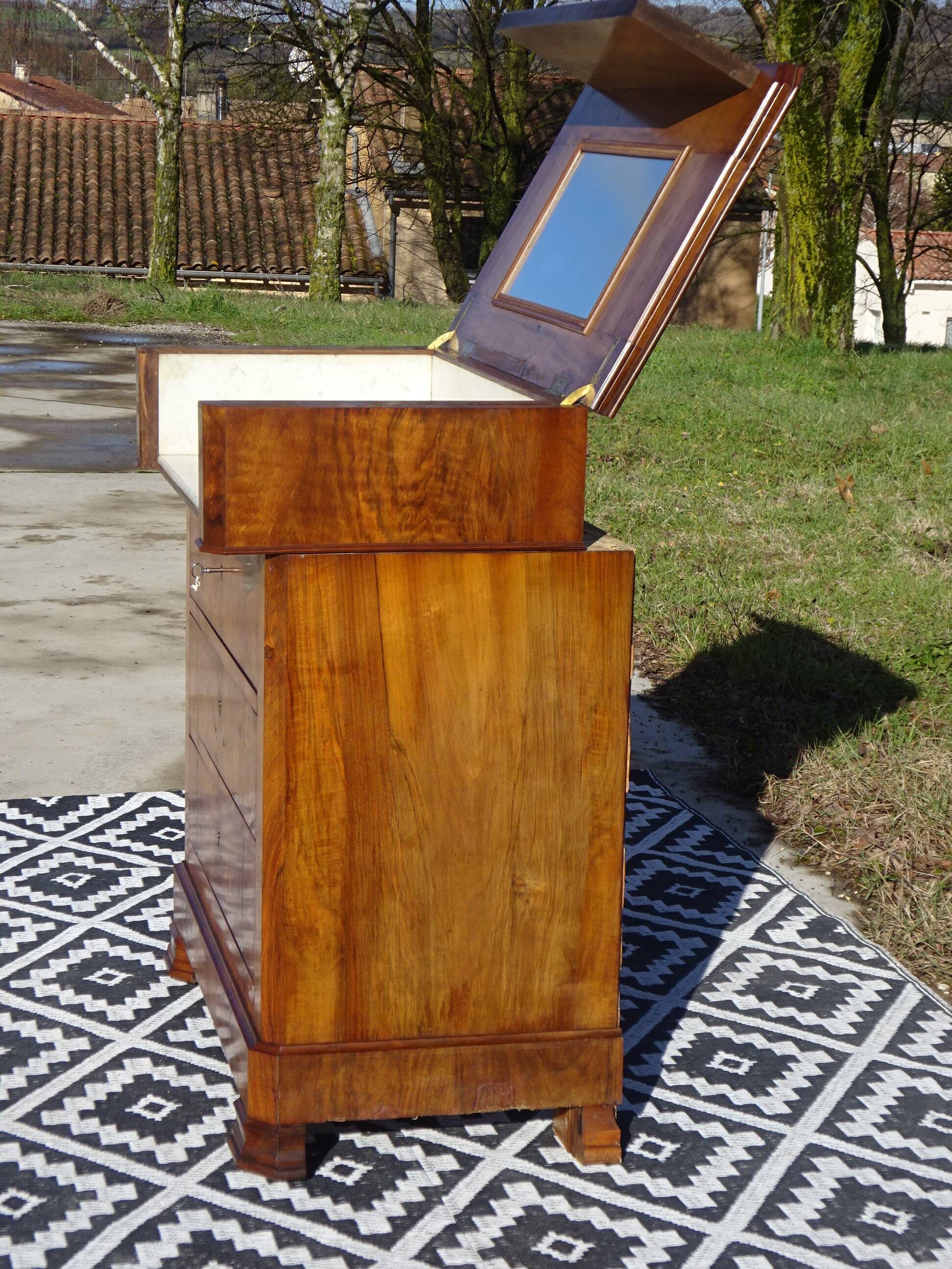 Commode coiffeuse, système en chemin de fer