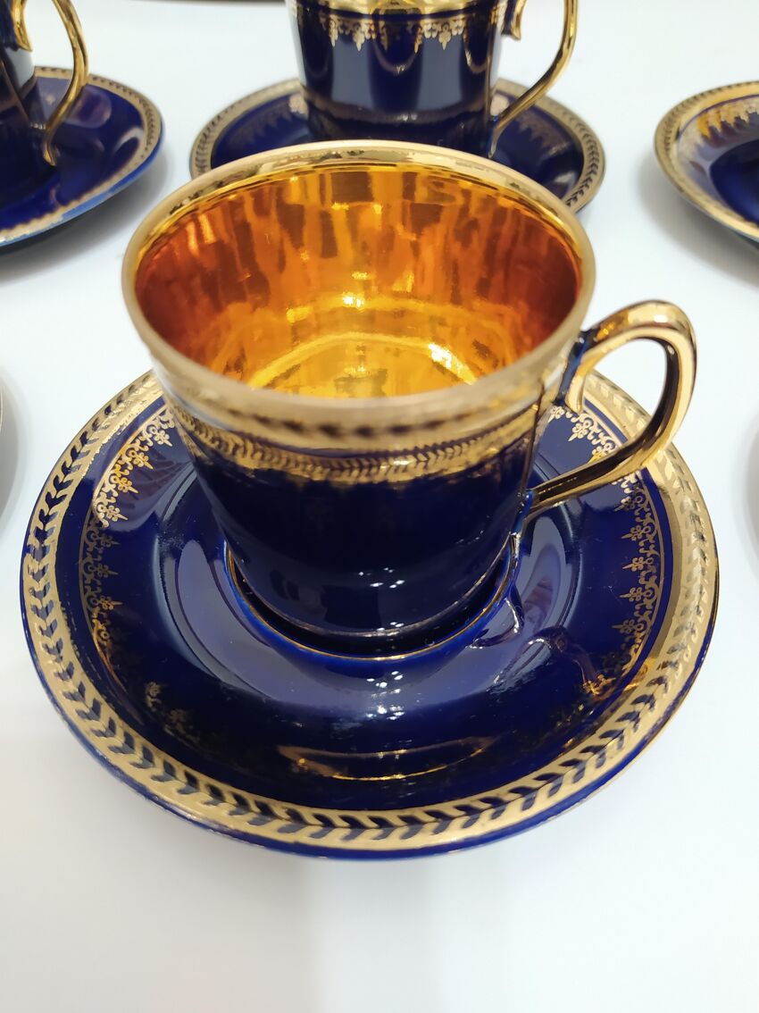Service à café, porcelaine Limoges Goumont Labesse, bleu de four et or - Le  chat rouge
