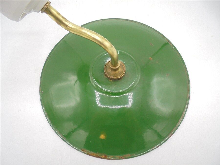 Enamelled metal wall