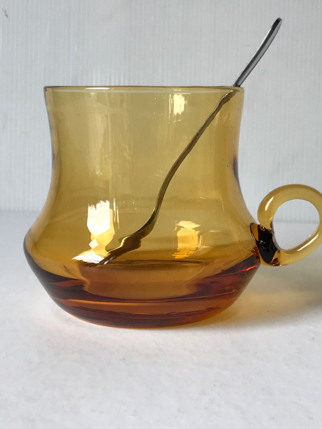 6 mugs in amber glass 1970s