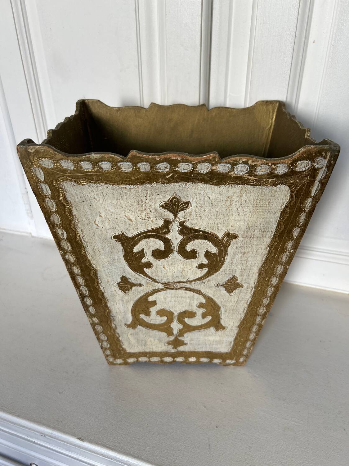 Florentine style wastepaper basket
