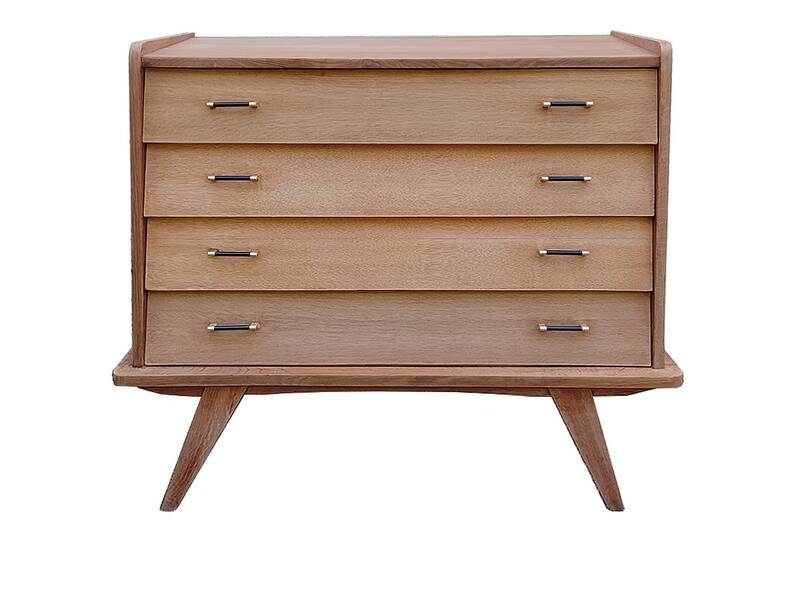 Renovated vintage commode from the 1960s in oak with slanted profile and tapered legs.