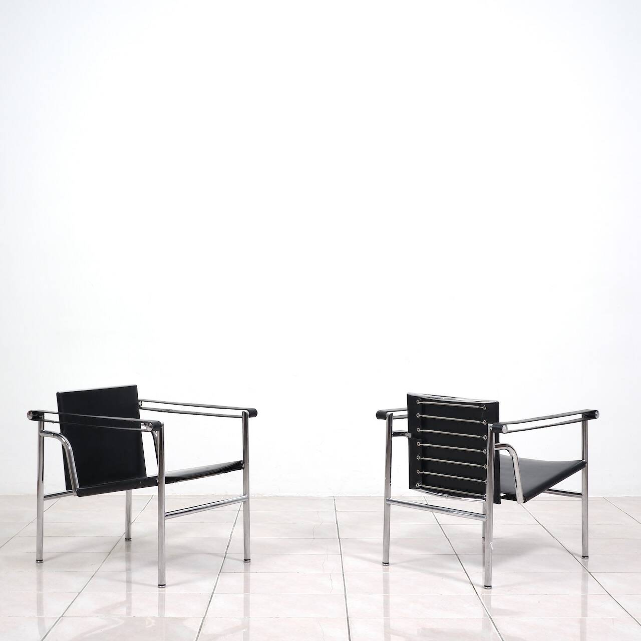 Fauteuil « lc1 » de charlotte perriand pour le corbusier, édités par cassina