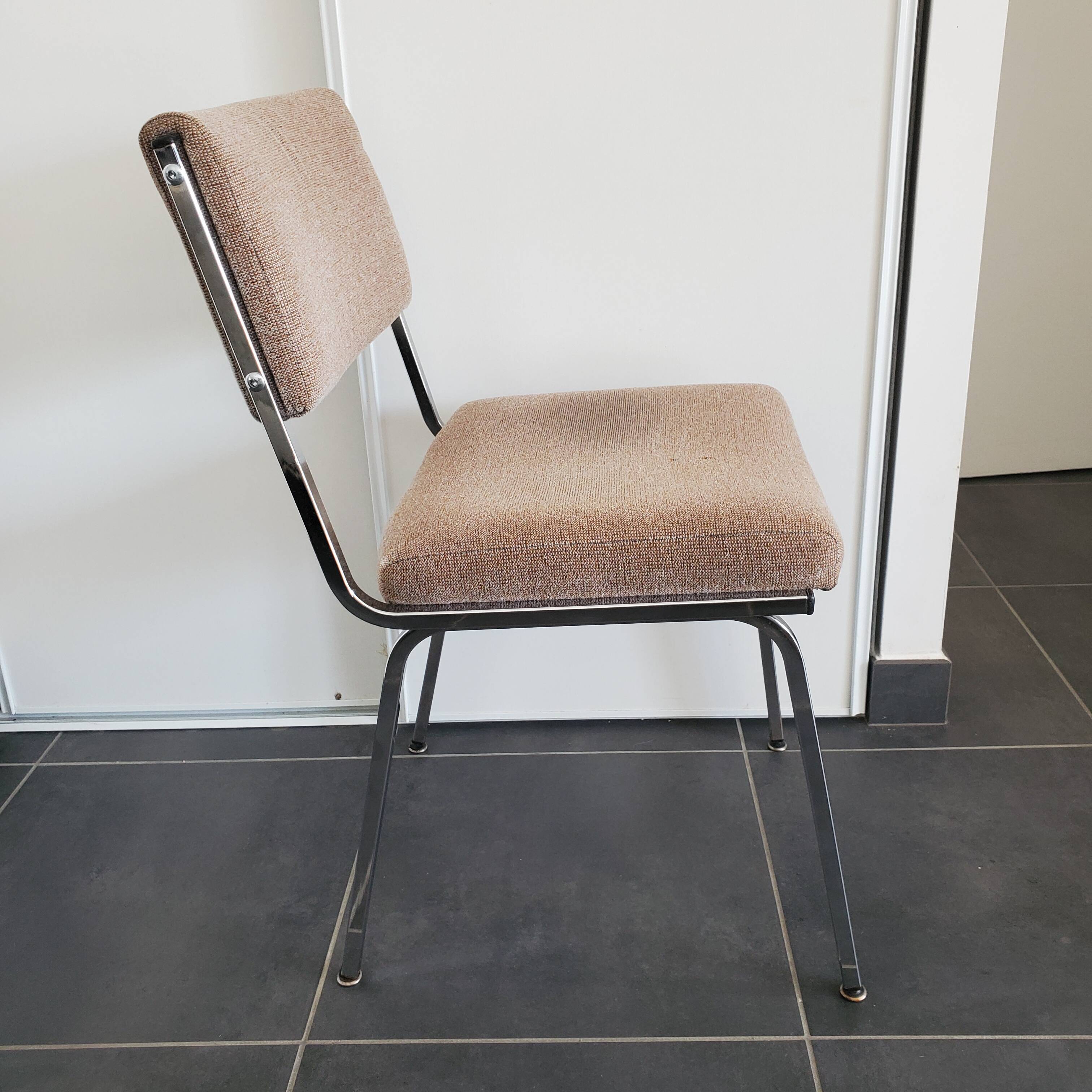 Chaise inclinée métal et assise tissu