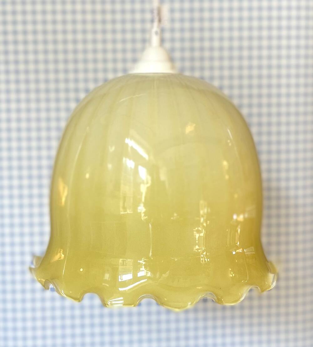 Vintage suspension in striped yellow opaline.