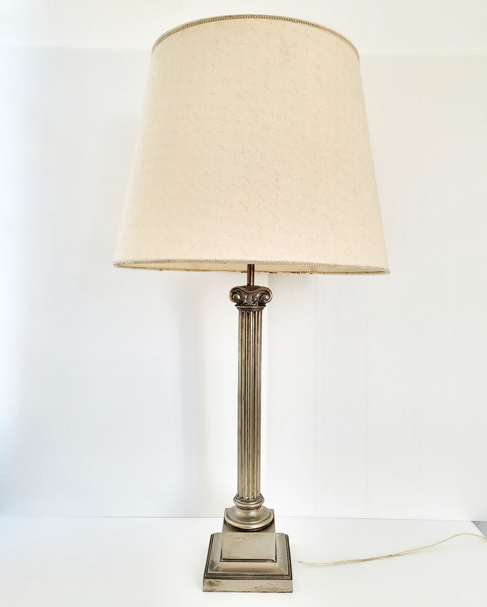 Lampe colonne ionique vintage 1970