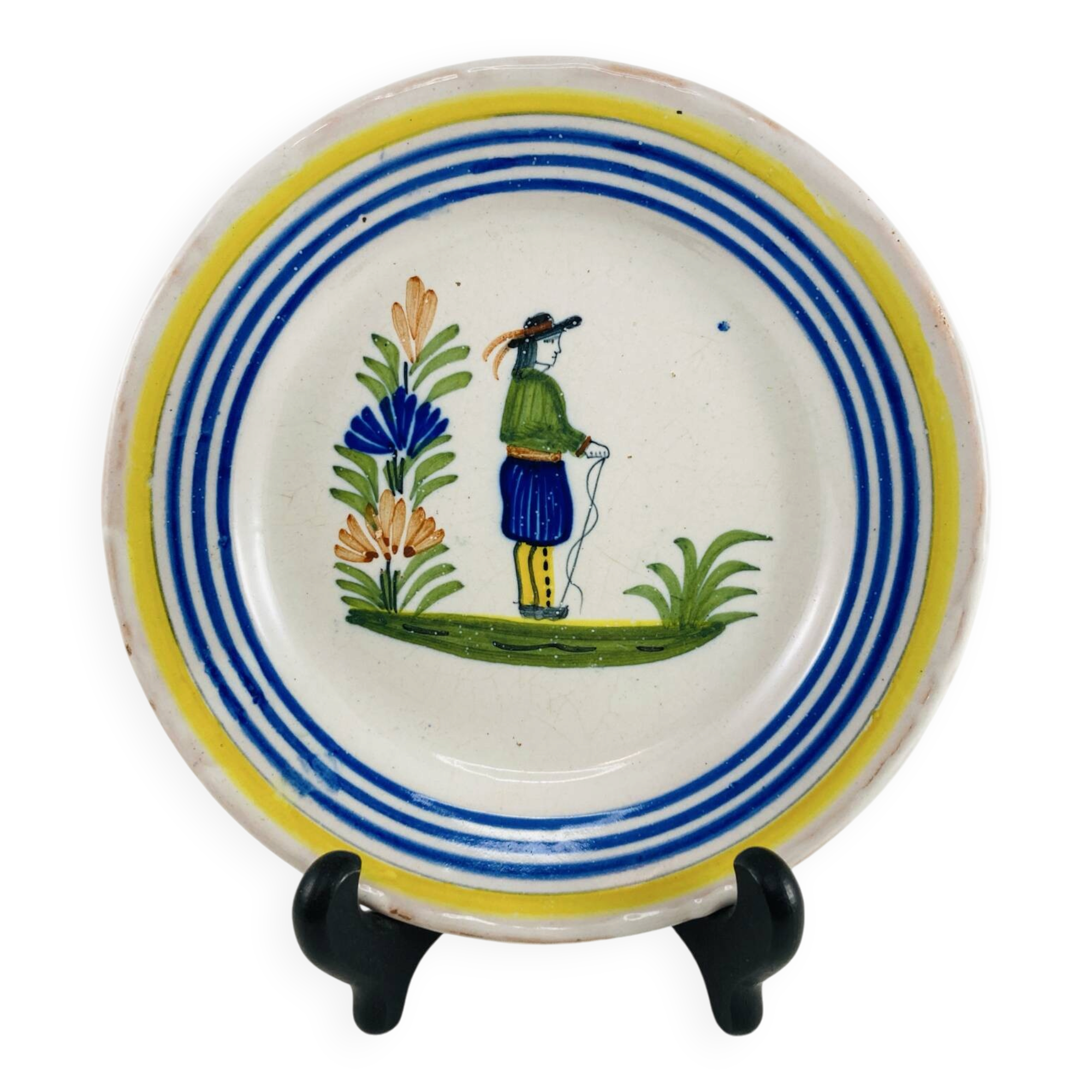Small antique plate in Henriot Quimper faience circa 1930.
